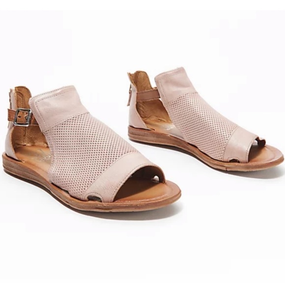 Miz Mooz Fiona Sandal Wide! - Picture 1 of 11